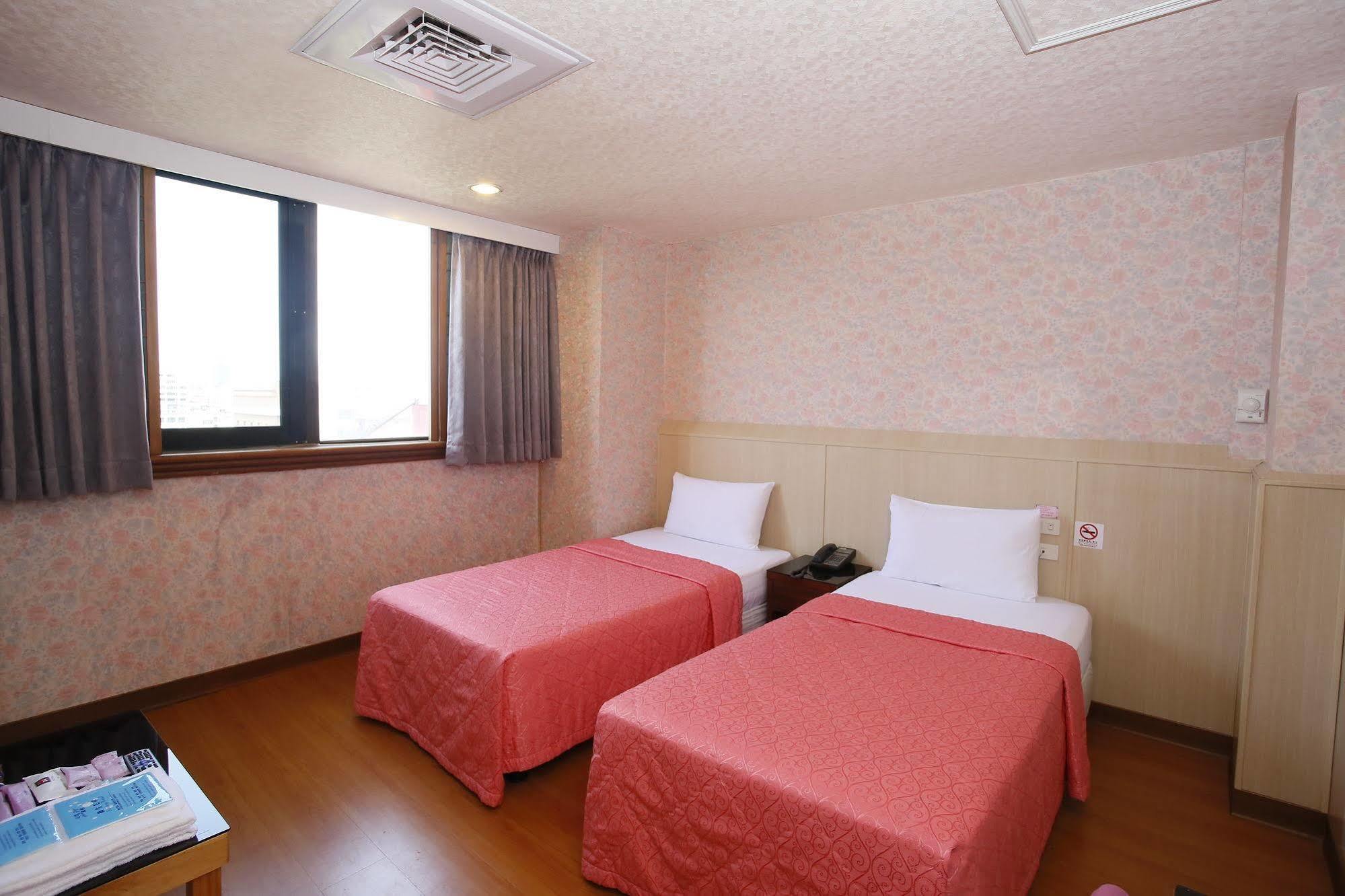 Sunwise Hotel Kaohsiung Bagian luar foto